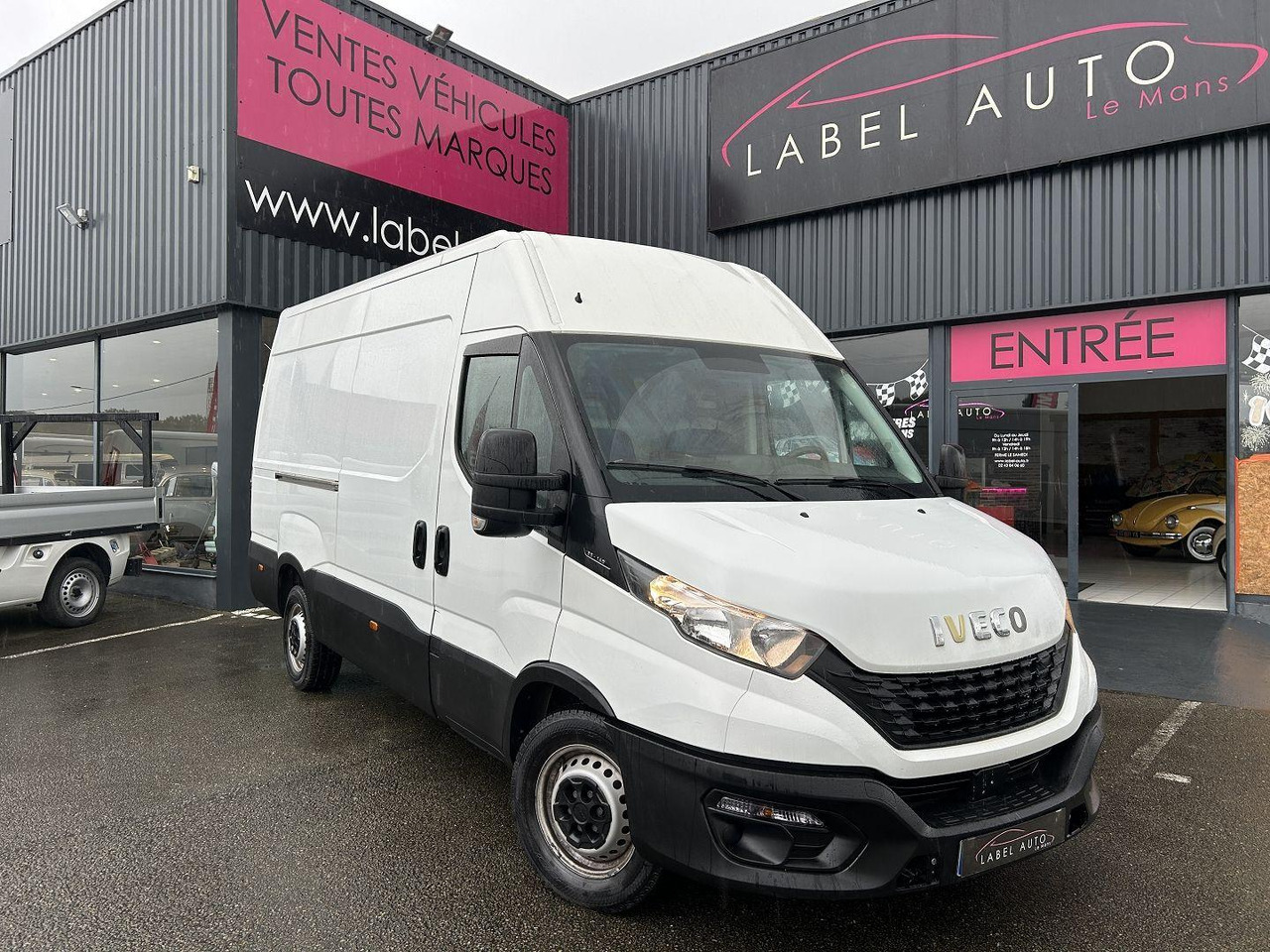 Iveco Daily 35S14 V12 - Fourgon utilitaire: photos 1 Iveco Daily 35S14 V12 - Fourgon utilitaire: photos 1