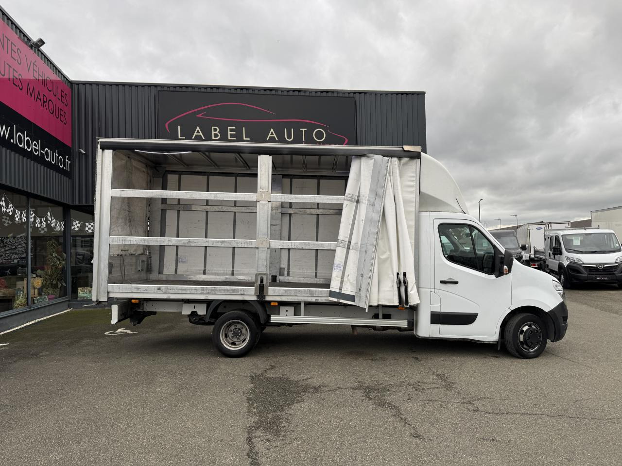 NISSAN Interstar Acenta 3.5t L4H1 2.3 dCi 165Ch CHASSIS CABINE BACHE - Utilitaire plateau baché: photos 1 NISSAN Interstar Acenta 3.5t L4H1 2.3 dCi 165Ch CHASSIS CABINE BACHE - Utilitaire plateau baché: photos 1