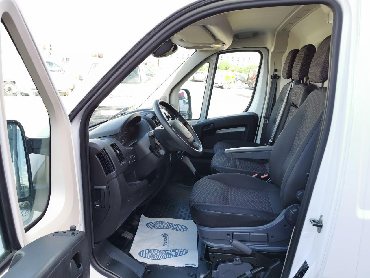 PEUGEOT BOXER 3T0 L2H2 2.2 HDI 140CH ASPHALT - Fourgon utilitaire: photos 5 PEUGEOT BOXER 3T0 L2H2 2.2 HDI 140CH ASPHALT - Fourgon utilitaire: photos 5