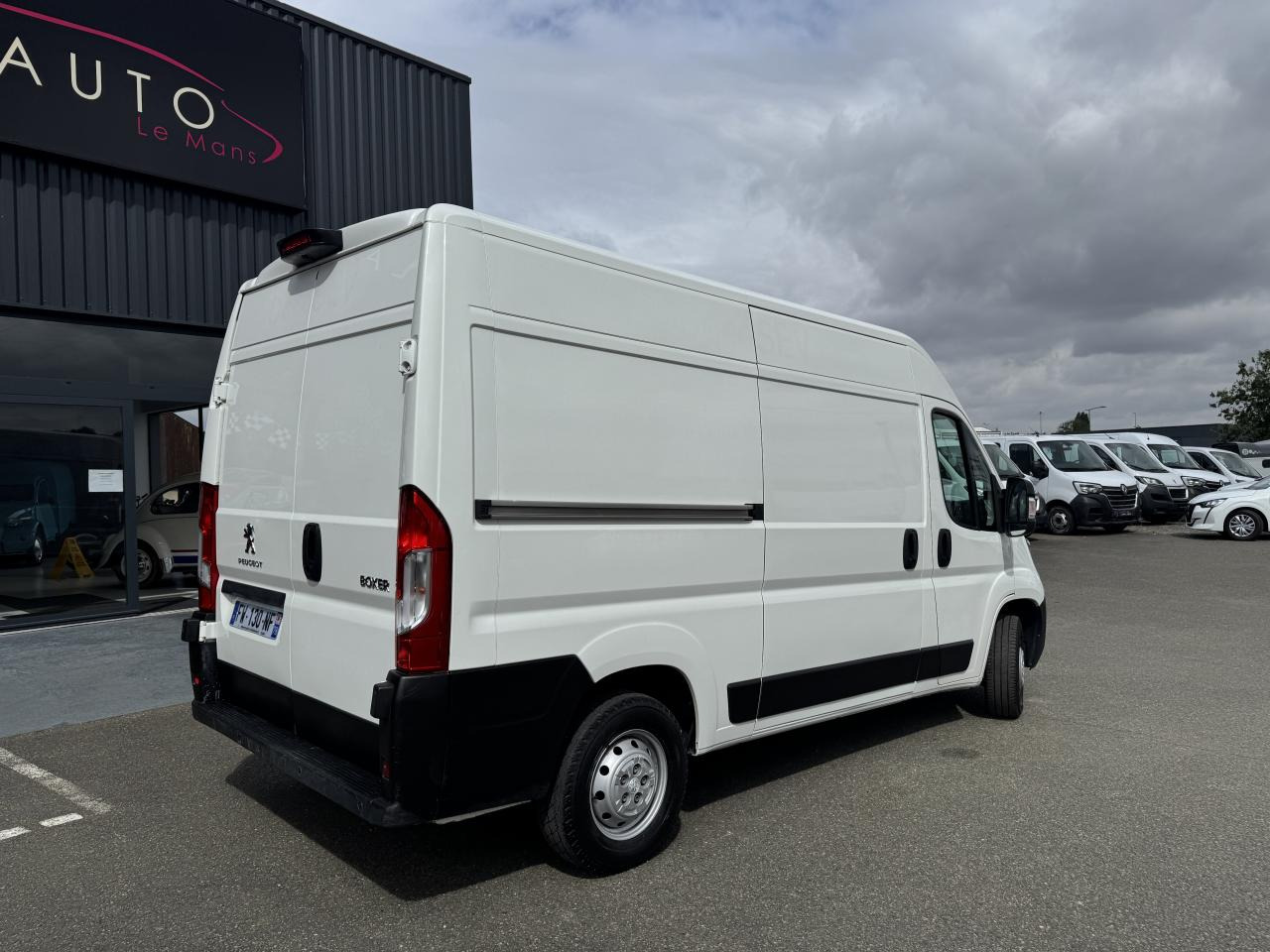 PEUGEOT Boxer Asphalt 333 L2H2 2.2 BlueHDi S&S - 120 III FOURGON TOLE Fourgon Tolé 333 L2H2 PHAS - Fourgon utilitaire: photos 5 PEUGEOT Boxer Asphalt 333 L2H2 2.2 BlueHDi S&S - 120 III FOURGON TOLE Fourgon Tolé 333 L2H2 PHAS - Fourgon utilitaire: photos 5