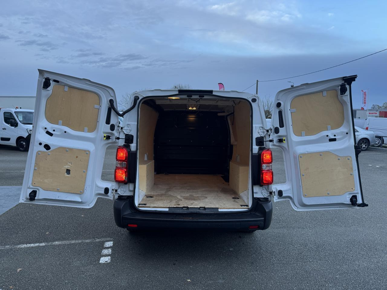 PEUGEOT EXPERT LONG 2.0 HDI 145CH ASPHALT - Fourgon utilitaire: photos 2 PEUGEOT EXPERT LONG 2.0 HDI 145CH ASPHALT - Fourgon utilitaire: photos 2