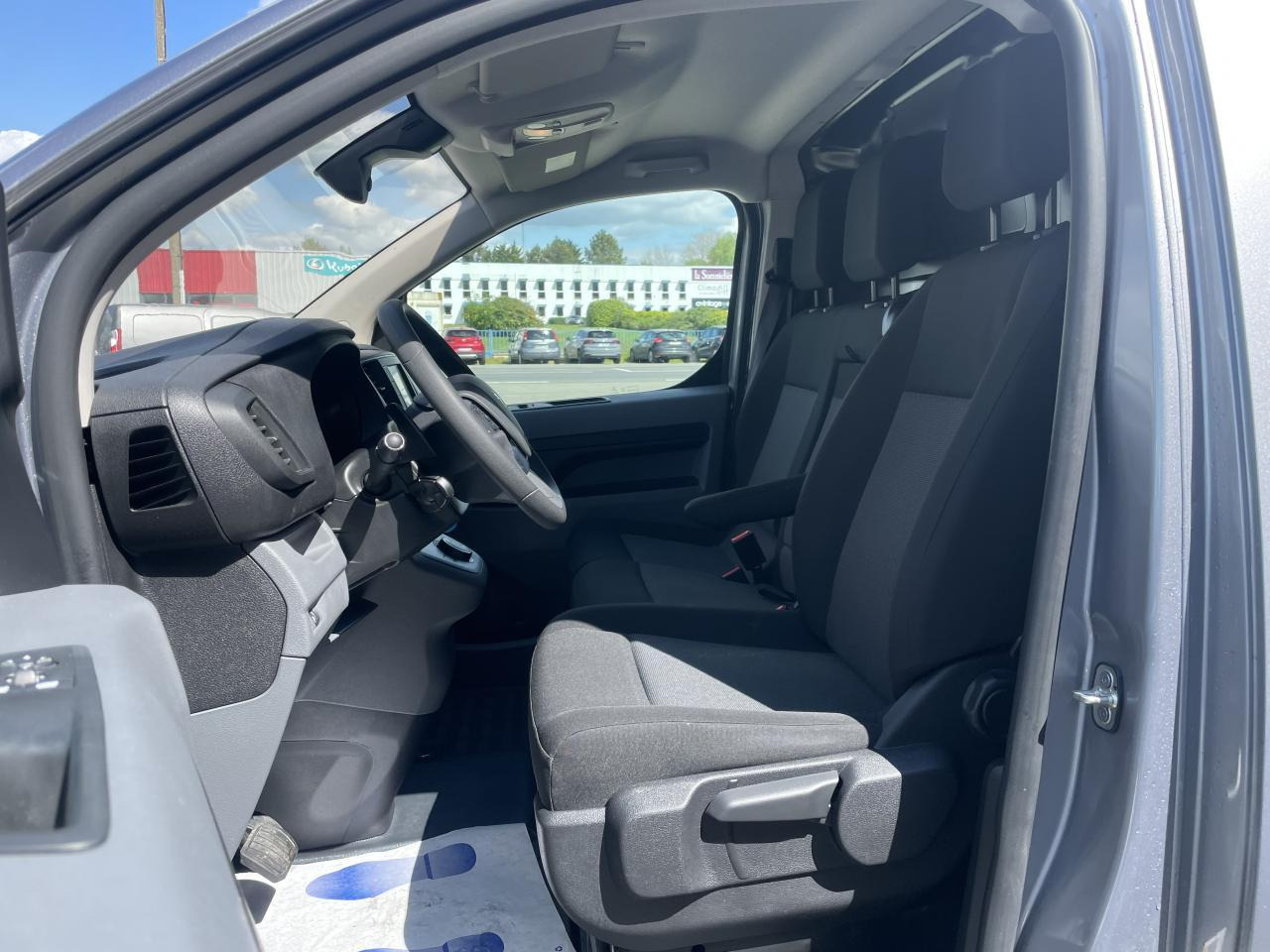 Peugeot Expert Standard 2.0 BlueHDI -180CH EAT8 ASPHALT - Fourgon utilitaire: photos 5 Peugeot Expert Standard 2.0 BlueHDI -180CH EAT8 ASPHALT - Fourgon utilitaire: photos 5