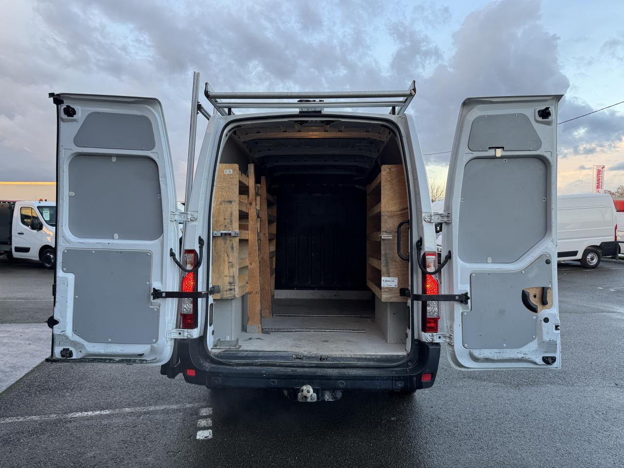 RENAULT Master Grand Confort F3300 L2H2 2.3 Blue dCi - 150 CH PORTE VERRE - Fourgon utilitaire: photos 2 RENAULT Master Grand Confort F3300 L2H2 2.3 Blue dCi - 150 CH PORTE VERRE - Fourgon utilitaire: photos 2