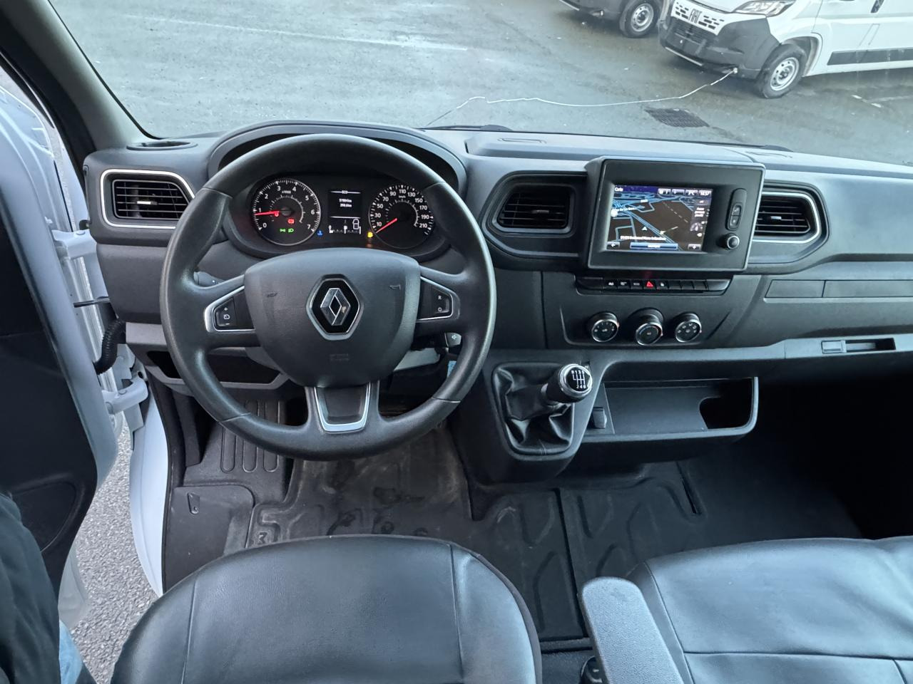 RENAULT Master Grand Confort F3300 L2H2 2.3 Blue dCi - 150 CH PORTE VERRE - Fourgon utilitaire: photos 3 RENAULT Master Grand Confort F3300 L2H2 2.3 Blue dCi - 150 CH PORTE VERRE - Fourgon utilitaire: photos 3