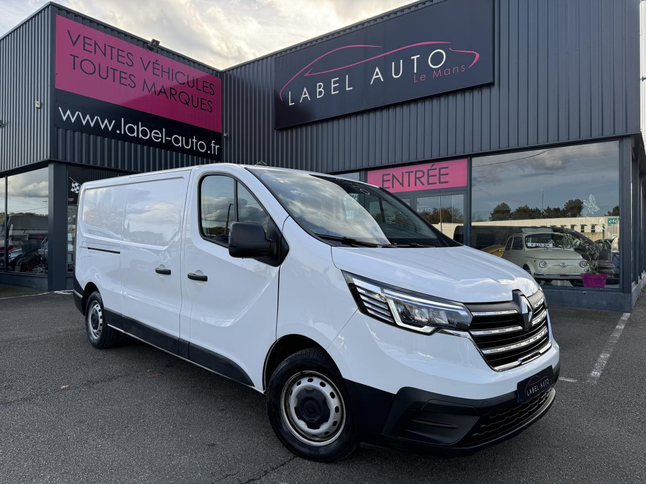 RENAULT Trafic L2H1 3000 Kg 2.0 Blue dCi - 130 III FOURGON Fourgon Grand Confort L2H1 PHASE 3 - Fourgon utilitaire: photos 1 RENAULT Trafic L2H1 3000 Kg 2.0 Blue dCi - 130 III FOURGON Fourgon Grand Confort L2H1 PHASE 3 - Fourgon utilitaire: photos 1