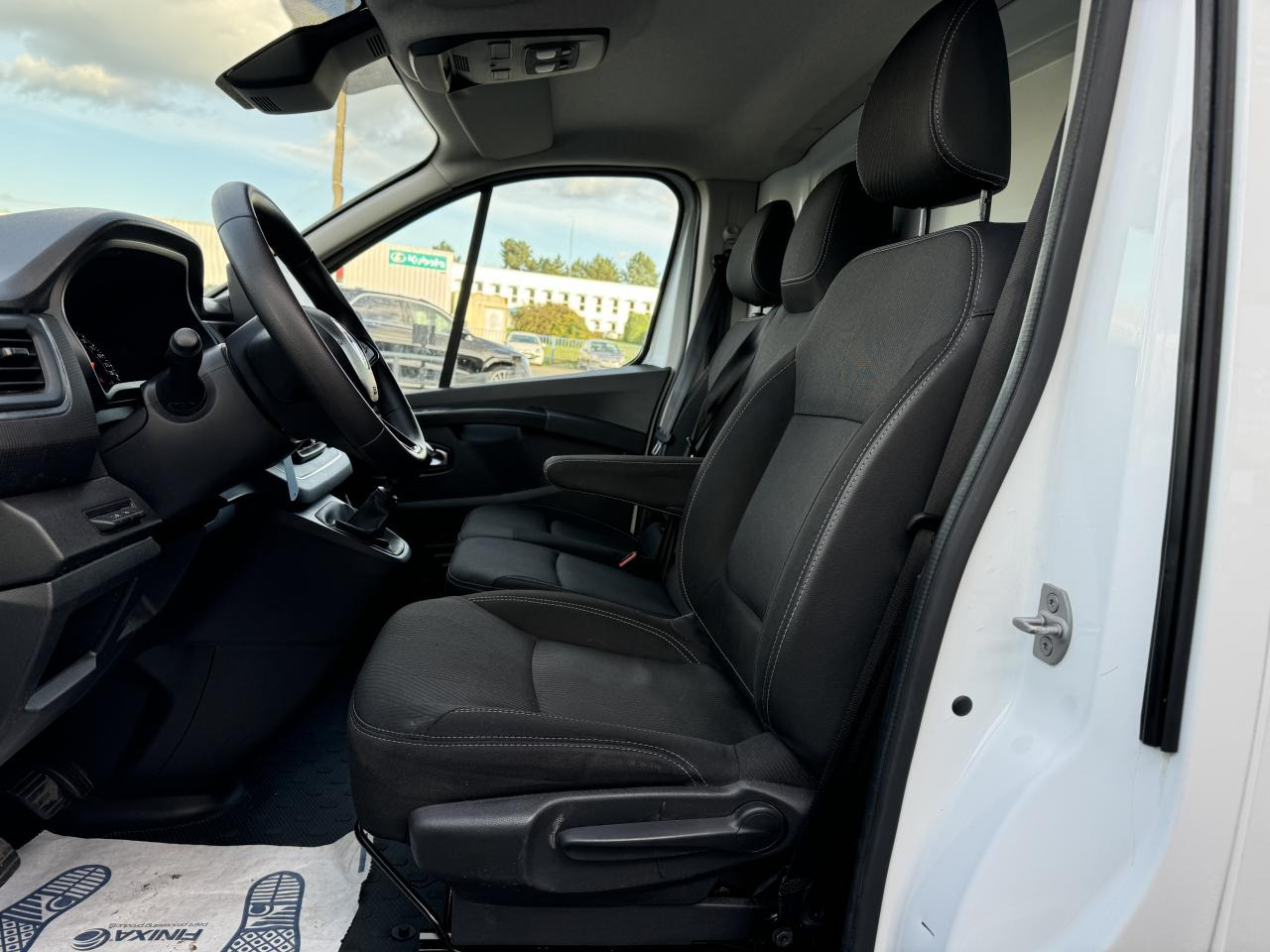 RENAULT Trafic L2H1 3000 Kg 2.0 Blue dCi - 130 III FOURGON Fourgon Grand Confort L2H1 PHASE 3 - Fourgon utilitaire: photos 4 RENAULT Trafic L2H1 3000 Kg 2.0 Blue dCi - 130 III FOURGON Fourgon Grand Confort L2H1 PHASE 3 - Fourgon utilitaire: photos 4