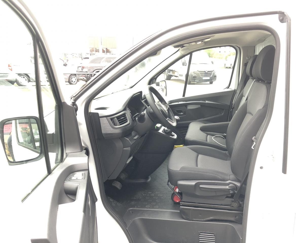 RENAULT Trafic L2H1 3000 Kg 2.0 Blue dCi 170ch ADVANCE - Fourgon utilitaire: photos 5 RENAULT Trafic L2H1 3000 Kg 2.0 Blue dCi 170ch ADVANCE - Fourgon utilitaire: photos 5