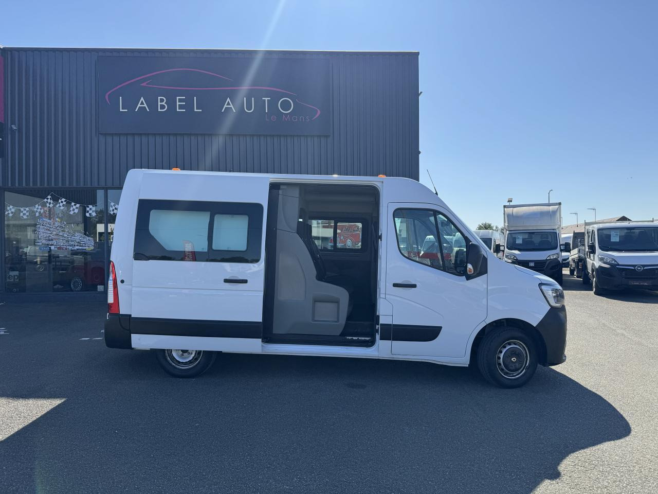 Renault Master 7 PLACES Confort F3300 L2H2 2.3 dCi - 135 III CABINE APPROFONDIE Cabine approfondie L2H2 Tra - Utilitaire double cabine: photos 1 Renault Master 7 PLACES Confort F3300 L2H2 2.3 dCi - 135 III CABINE APPROFONDIE Cabine approfondie L2H2 Tra - Utilitaire double cabine: photos 1