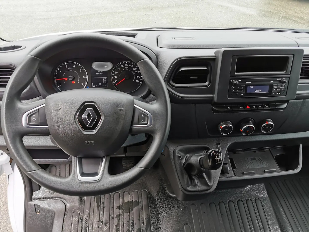Renault Master F3300 L2H2 2.3 BLUE DCI 135CH CONFORT EURO6 - Fourgon utilitaire: photos 3 Renault Master F3300 L2H2 2.3 BLUE DCI 135CH CONFORT EURO6 - Fourgon utilitaire: photos 3
