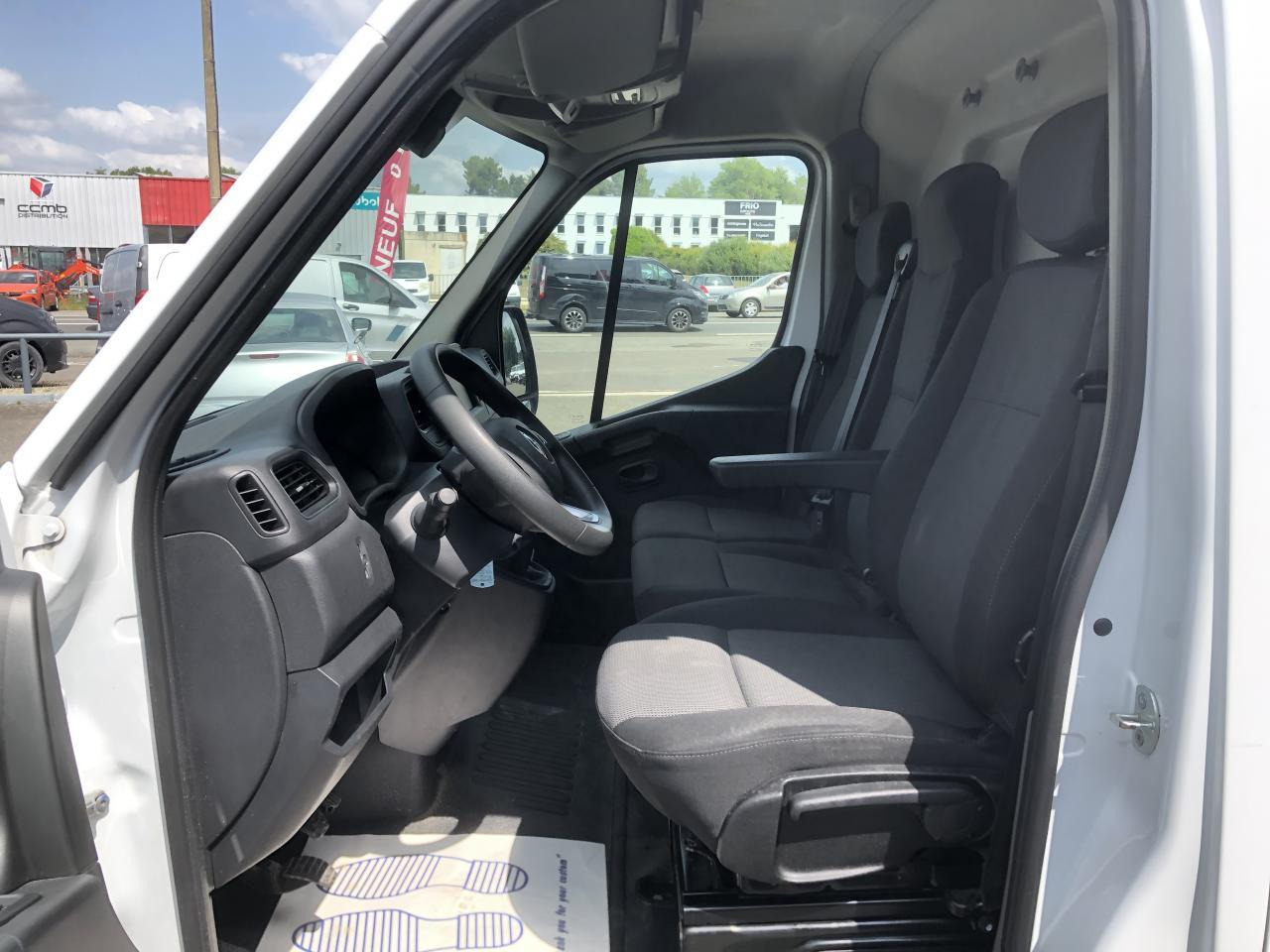 Renault Master F3300 L2H2 2.3 BLUE DCI 135CH GRAND CONFORT EURO6 - Fourgon utilitaire: photos 4 Renault Master F3300 L2H2 2.3 BLUE DCI 135CH GRAND CONFORT EURO6 - Fourgon utilitaire: photos 4