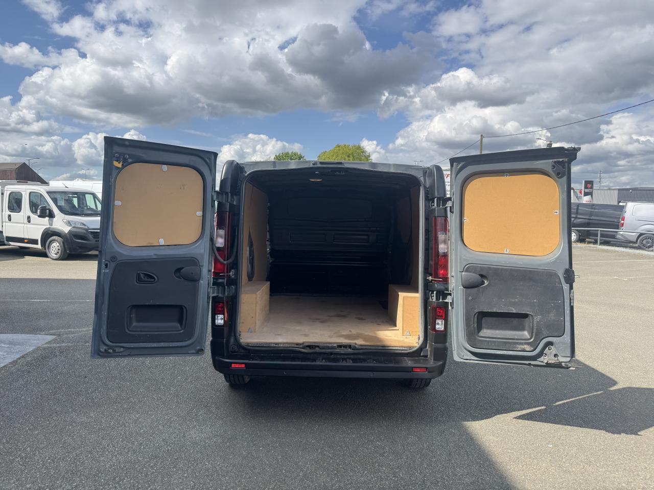 Renault Trafic L1H1 2T8 2.0 BLUE DCI 130CH GRAND CONFORT - Fourgon utilitaire: photos 3 Renault Trafic L1H1 2T8 2.0 BLUE DCI 130CH GRAND CONFORT - Fourgon utilitaire: photos 3