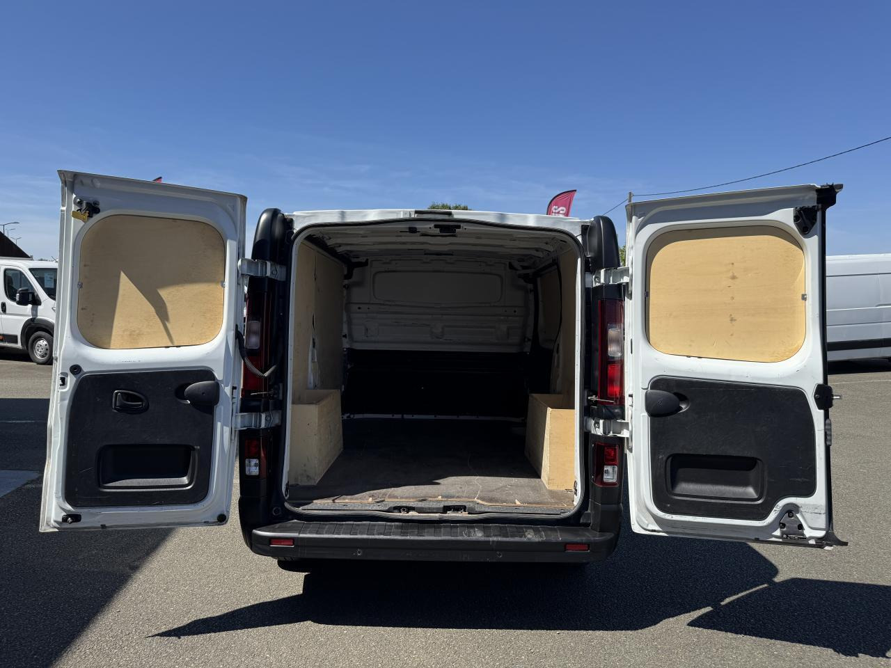 Renault Trafic L1H1 2T8 2.0 BLUE DCI 130CH GRAND CONFORT - Fourgon utilitaire: photos 2 Renault Trafic L1H1 2T8 2.0 BLUE DCI 130CH GRAND CONFORT - Fourgon utilitaire: photos 2