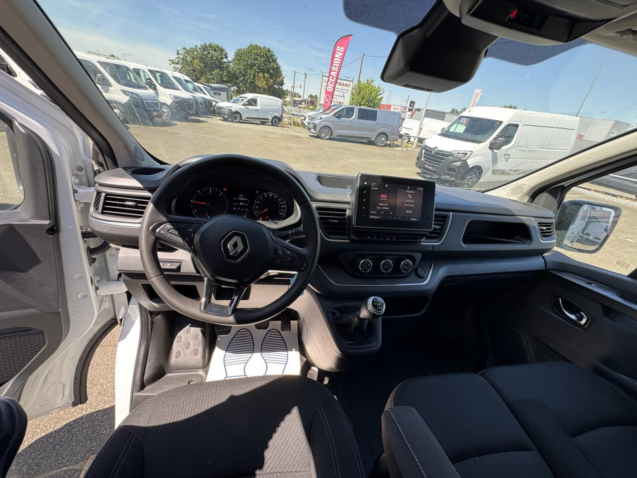 Renault Trafic L1H1 2T8 2.0 BLUE DCI 130CH GRAND CONFORT - Fourgon utilitaire: photos 3 Renault Trafic L1H1 2T8 2.0 BLUE DCI 130CH GRAND CONFORT - Fourgon utilitaire: photos 3