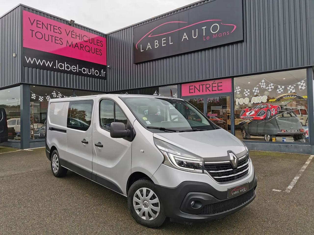 Renault Trafic L2H1 1200 2.0 DCI 145CH ENERGY CABINE APPROFONDIE CONFORT EDC E6 - Utilitaire double cabine: photos 1 Renault Trafic L2H1 1200 2.0 DCI 145CH ENERGY CABINE APPROFONDIE CONFORT EDC E6 - Utilitaire double cabine: photos 1
