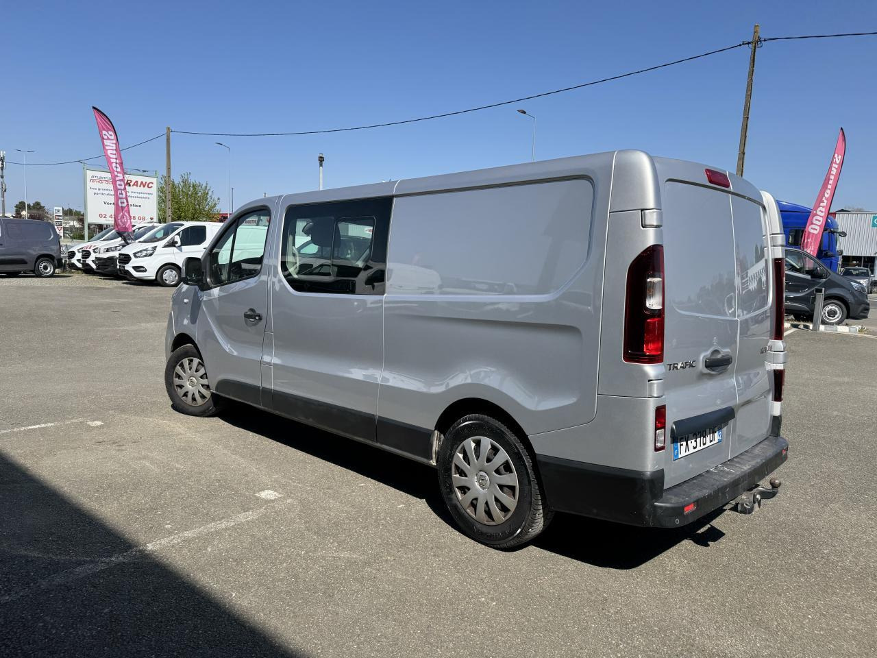 Renault Trafic L2H1 2.0 DCI 145CH CABINE APPROFONDIE 6 PLACES CONFORT EDC - Utilitaire double cabine: photos 5 Renault Trafic L2H1 2.0 DCI 145CH CABINE APPROFONDIE 6 PLACES CONFORT EDC - Utilitaire double cabine: photos 5