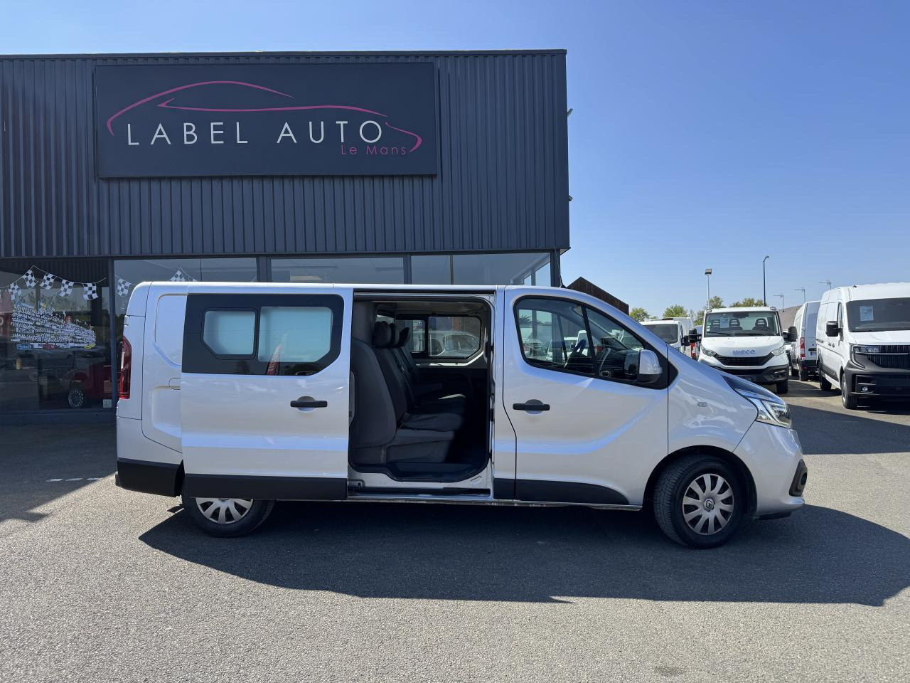Renault Trafic L2H1 2.0 DCI 145CH CABINE APPROFONDIE 6 PLACES CONFORT EDC - Utilitaire double cabine: photos 1 Renault Trafic L2H1 2.0 DCI 145CH CABINE APPROFONDIE 6 PLACES CONFORT EDC - Utilitaire double cabine: photos 1