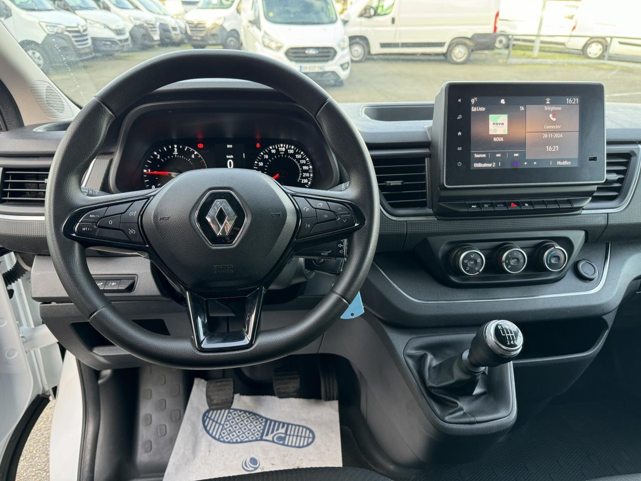 Renault Trafic L2H1 3000 Kg 2.0 Blue dCi - 130 III FOURGON Fourgon Grand Confort L2H1 PHASE 3 - Fourgon utilitaire: photos 5 Renault Trafic L2H1 3000 Kg 2.0 Blue dCi - 130 III FOURGON Fourgon Grand Confort L2H1 PHASE 3 - Fourgon utilitaire: photos 5