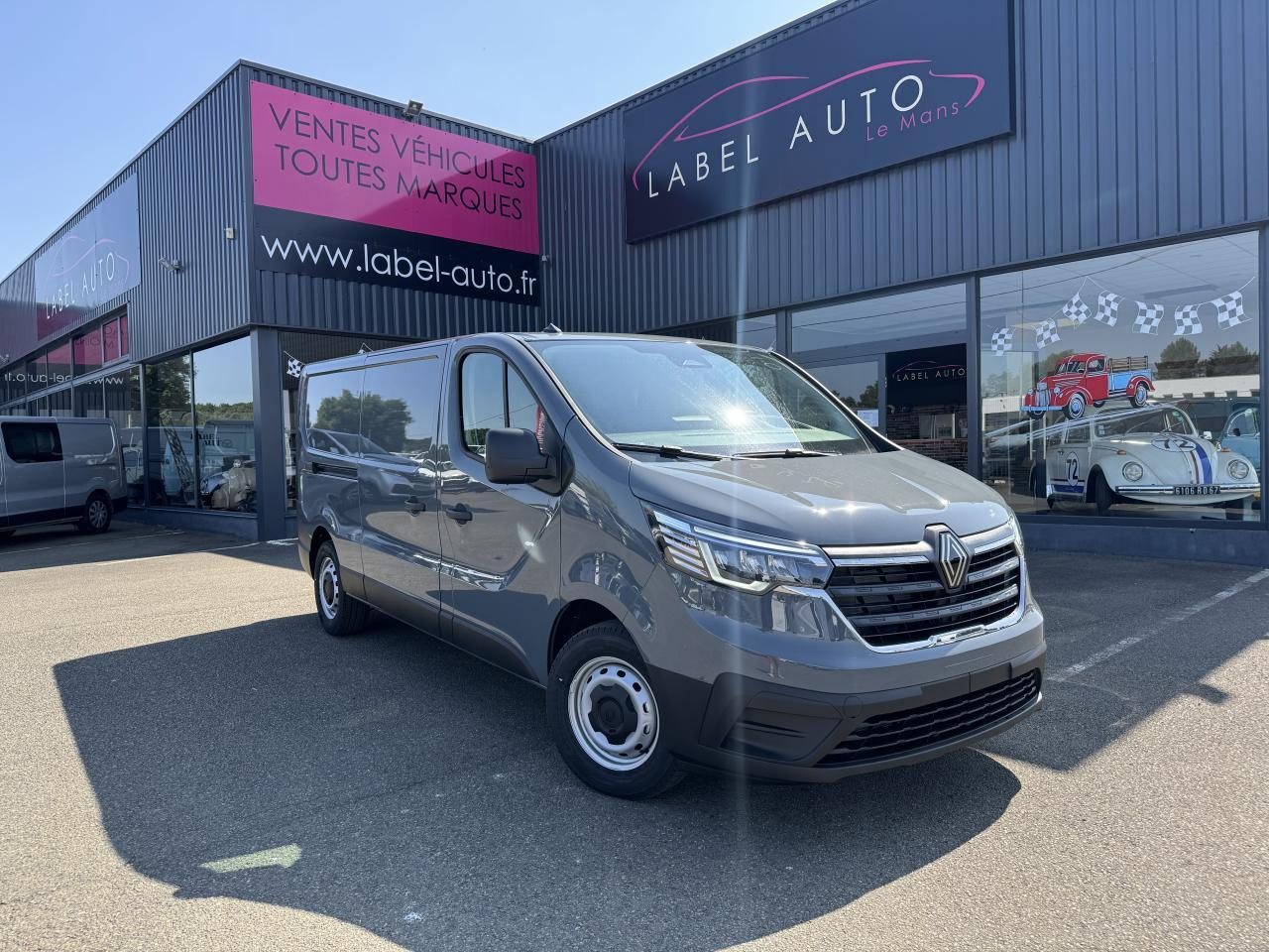 Renault Trafic L2H1 3T 2.0 BLUE DCI 170CH ADVANCE CARPLAY CAM - Fourgon utilitaire: photos 1 Renault Trafic L2H1 3T 2.0 BLUE DCI 170CH ADVANCE CARPLAY CAM - Fourgon utilitaire: photos 1