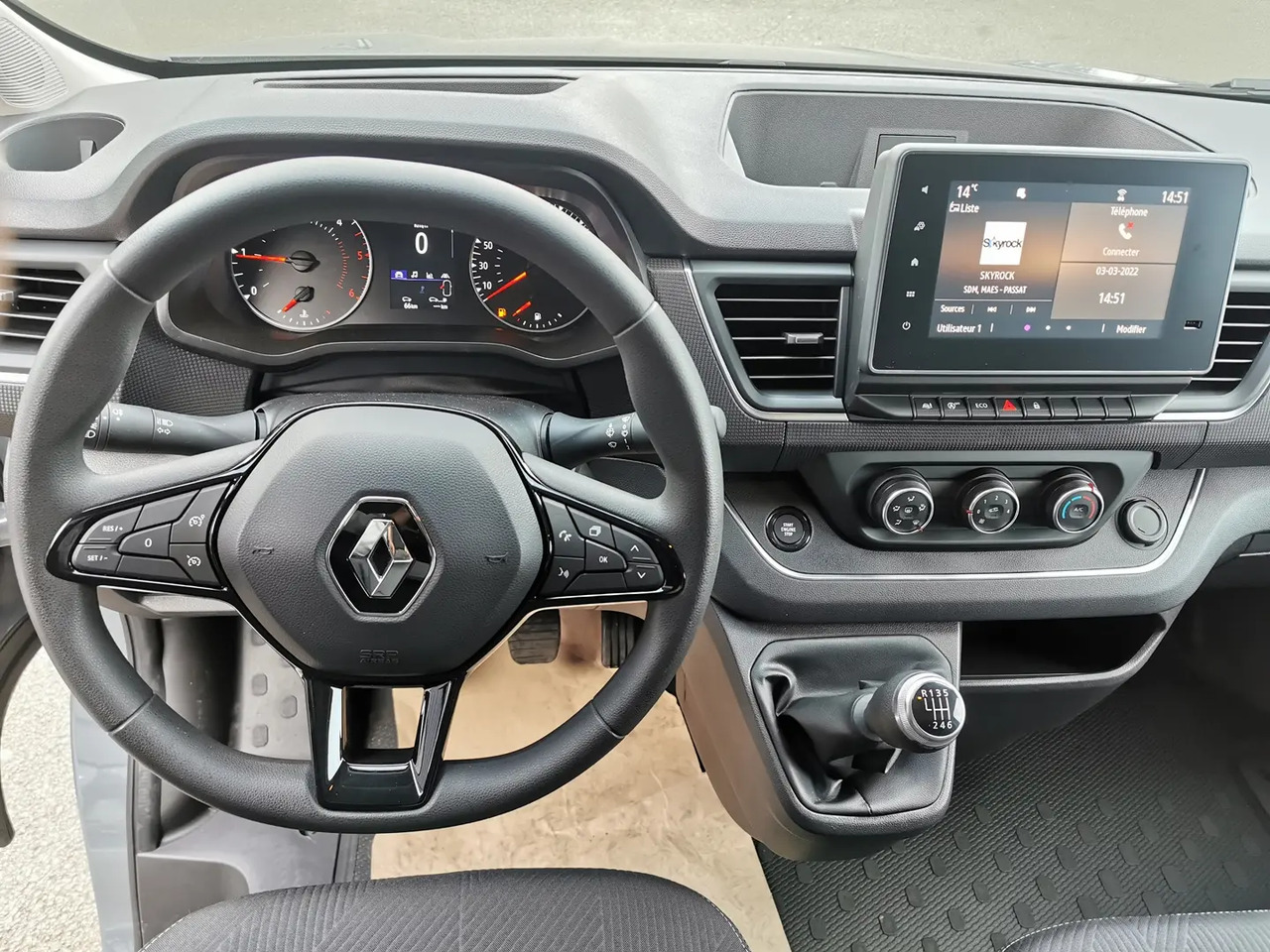 Renault Trafic L2H1 3T 2.0 BLUE DCI 170CH ADVANCE - Fourgon utilitaire: photos 4 Renault Trafic L2H1 3T 2.0 BLUE DCI 170CH ADVANCE - Fourgon utilitaire: photos 4