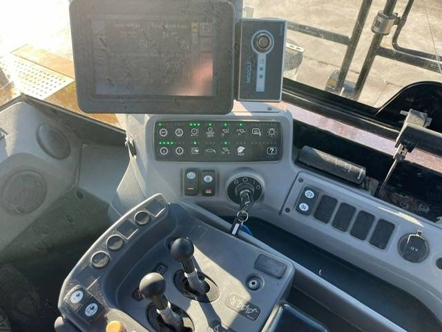 Chargeuse sur pneus CAT 988 K: photos 25