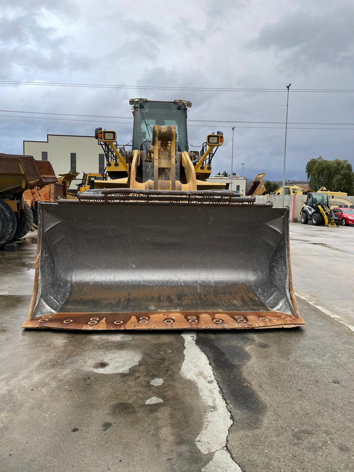 KOMATSU WA600-6 - Chargeuse sur pneus: photos 5 KOMATSU WA600-6 - Chargeuse sur pneus: photos 5