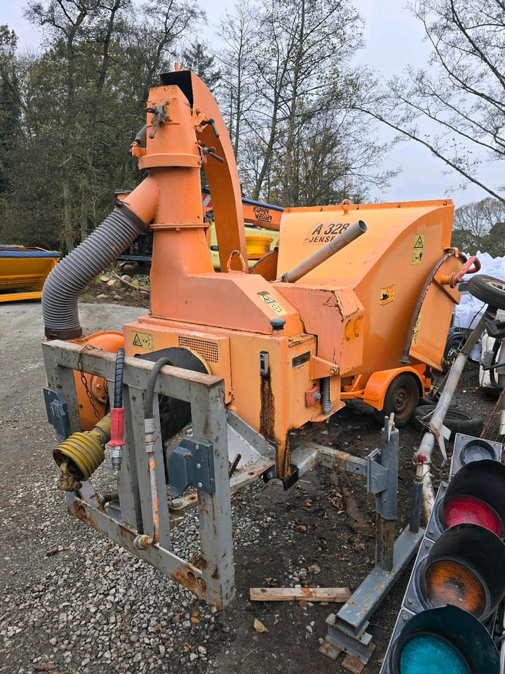 Jensen A328 Holhäcksler Holzhacker Holzschreder passend für Unimog 405 U 300 400 500 527 530 523 - Broyeur de végétaux: photos 2 Jensen A328 Holhäcksler Holzhacker Holzschreder passend für Unimog 405 U 300 400 500 527 530 523 - Broyeur de végétaux: photos 2
