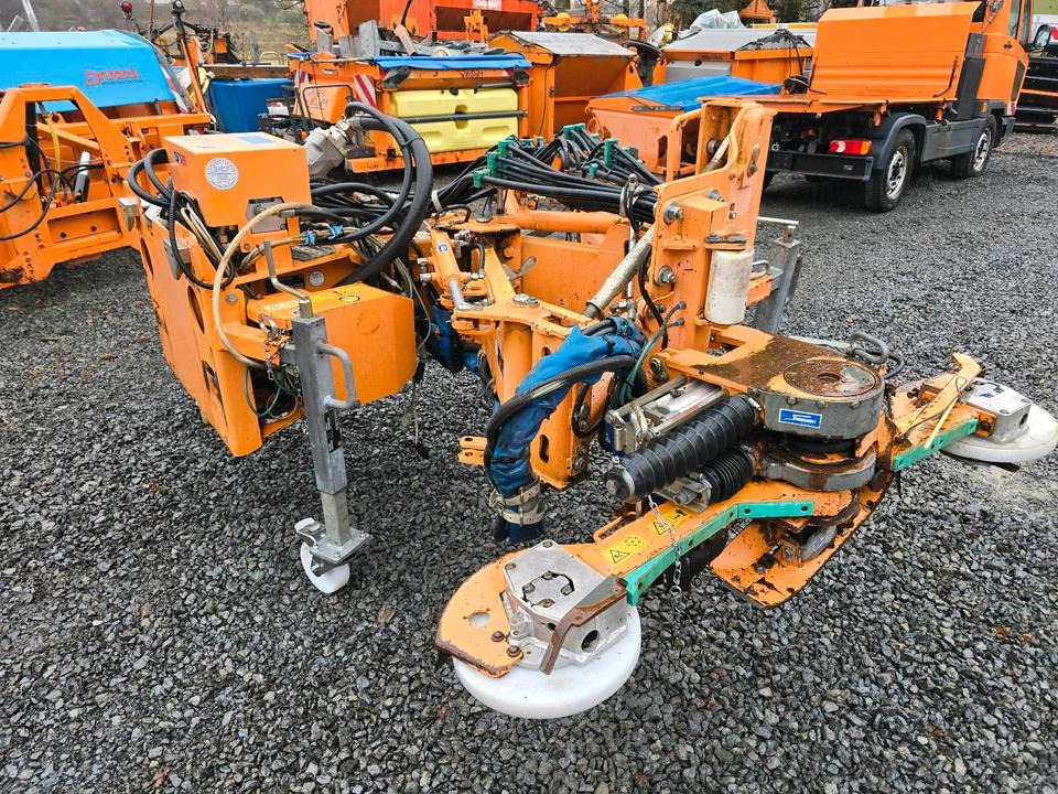 Mulag MRM 300 MLM 200 Leitpfostenmähgerät Randstreifenmäher Böschungsmäher Böschungsmulcher Bankettmäher passend für Unimog 405/10 405/12 UGN UGE U300 U 300 Leitpfostenausmäher - Broyeur d'accotement: photos 4 Mulag MRM 300 MLM 200 Leitpfostenmähgerät Randstreifenmäher Böschungsmäher Böschungsmulcher Bankettmäher passend für Unimog 405/10 405/12 UGN UGE U300 U 300 Leitpfostenausmäher - Broyeur d'accotement: photos 4