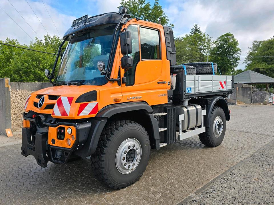 Neuwertiger Unimog U530 7800km EAS Easy-Drive Mercedes-Benz U 530 UGN UGE 405 527 535 435 430 Kipper - Engin de déneigement: photos 1 Neuwertiger Unimog U530 7800km EAS Easy-Drive Mercedes-Benz U 530 UGN UGE 405 527 535 435 430 Kipper - Engin de déneigement: photos 1