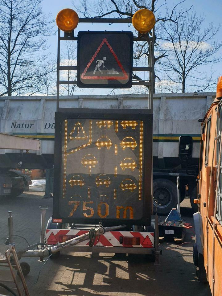 Remorque Nissen LED Vorwarntafel Verkehrssicherung Verkehrsleittafel unimo: photos 6