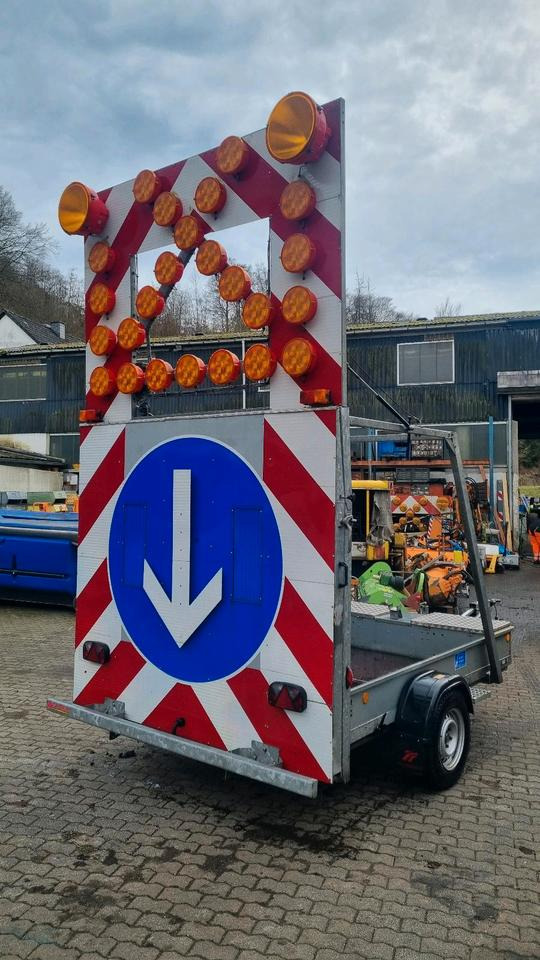 Remorque Trebbiner LED Absperrtafel 2019 FAT Sperrwand Verkehrsleittafel Verkehrsleitanhänger Verkehrssicherungsanhänger Leitanhänger VZ616 RSA21: photos 7