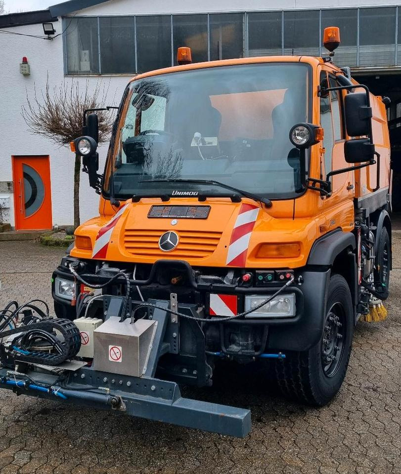 Unimog Kehrmaschine U400 405 Mercedes-Benz Hydrostat Wechsellenkung Variopilot - Balayeuse de voirie: photos 3 Unimog Kehrmaschine U400 405 Mercedes-Benz Hydrostat Wechsellenkung Variopilot - Balayeuse de voirie: photos 3