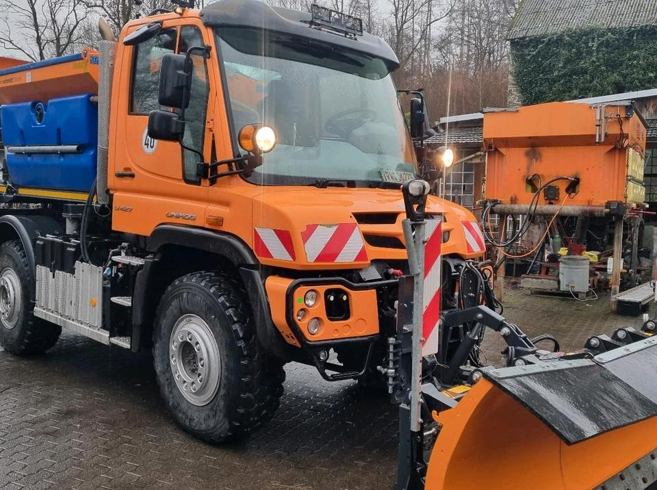 Zu vermieten Unimog 405 U427 Winterdienst Schmidt Salzstreuer 423 429 430 Mercedes Benz 318 527 Vermietung - Engin de déneigement: photos 4 Zu vermieten Unimog 405 U427 Winterdienst Schmidt Salzstreuer 423 429 430 Mercedes Benz 318 527 Vermietung - Engin de déneigement: photos 4