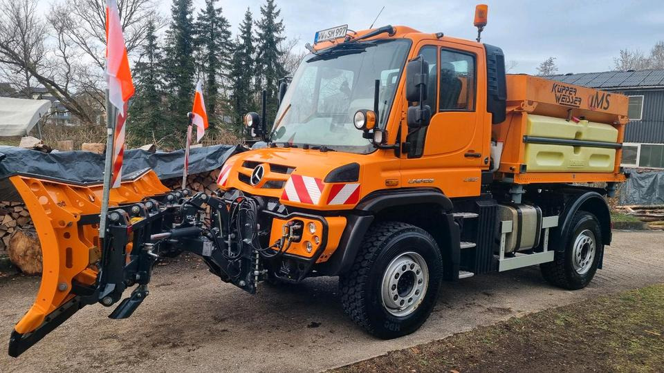 Zu vermieten Unimog 405 U527 Winterdienst Schmidt Salzstreuer 423 429 430 Mercedes Benz 318 527 Vermietung - Engin de déneigement: photos 2 Zu vermieten Unimog 405 U527 Winterdienst Schmidt Salzstreuer 423 429 430 Mercedes Benz 318 527 Vermietung - Engin de déneigement: photos 2