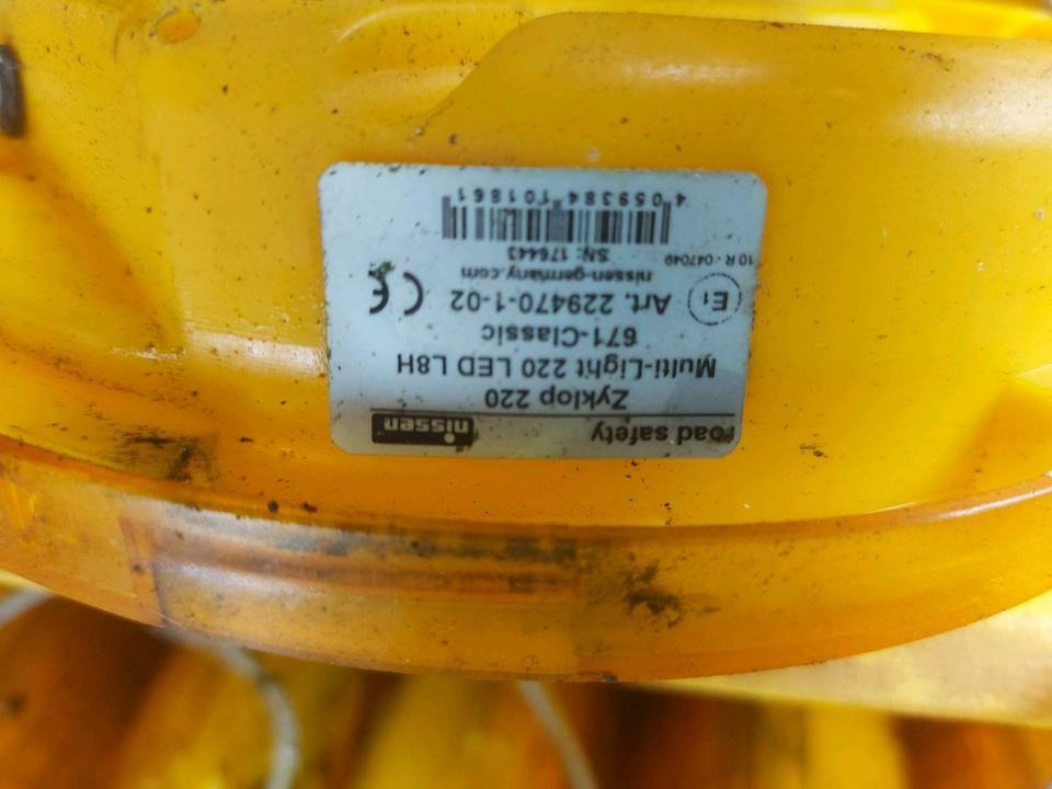 Nissen LED Vorwarner Leuchte Zyklop 220 Absperrtafel Vorwarntafel - Lumière/ Éclairage: photos 3 Nissen LED Vorwarner Leuchte Zyklop 220 Absperrtafel Vorwarntafel - Lumière/ Éclairage: photos 3