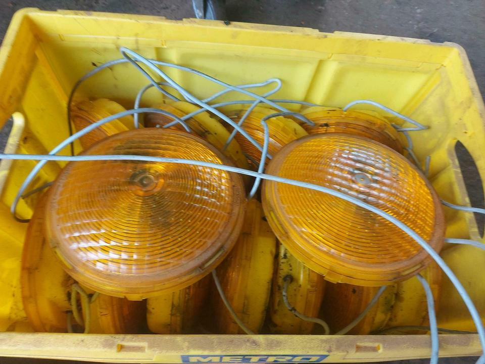 Nissen LED Vorwarner Leuchte Zyklop 220 Absperrtafel Vorwarntafel - Lumière/ Éclairage: photos 1 Nissen LED Vorwarner Leuchte Zyklop 220 Absperrtafel Vorwarntafel - Lumière/ Éclairage: photos 1