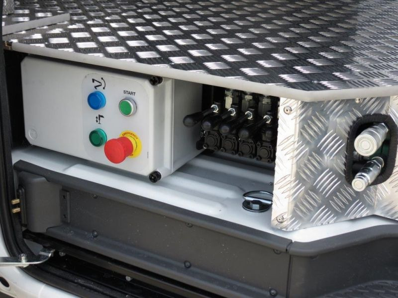 Comet IZOLACJA 46kV Podnośnik koszowy 14/2/8 JIB do pracy pod napięciem zamontowany na VAN 5,2 t - Camion avec nacelle: photos 5 Comet IZOLACJA 46kV Podnośnik koszowy 14/2/8 JIB do pracy pod napięciem zamontowany na VAN 5,2 t - Camion avec nacelle: photos 5