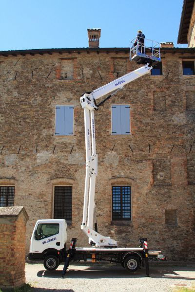 Oil&Steel Snake 2010 Plus 20 m zamontowany na Nissan Cabstar - Camion avec nacelle: photos 4 Oil&Steel Snake 2010 Plus 20 m zamontowany na Nissan Cabstar - Camion avec nacelle: photos 4