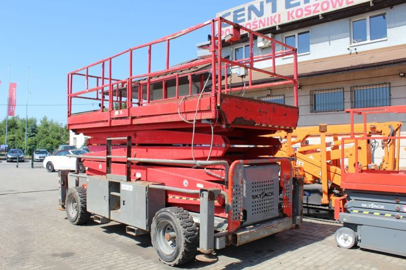 Podnośnik nożycowy 4x4 spalinowy 17 m Skyjack SJ9250 - Nacelle ciseaux: photos 2 Podnośnik nożycowy 4x4 spalinowy 17 m Skyjack SJ9250 - Nacelle ciseaux: photos 2