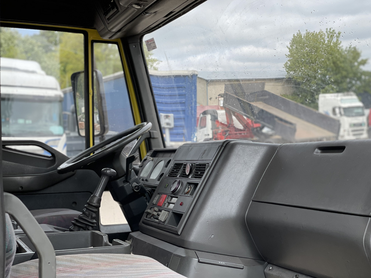 Camion benne IVECO EUROCARGO: photos 12