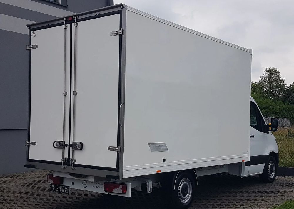 Mercedes-Benz Sprinter KONTENER 8EP 4,11x2,15x2,30 KLIMA 314 CDI MANUAL KRAJOWY - Fourgon grand volume: photos 4 Mercedes-Benz Sprinter KONTENER 8EP 4,11x2,15x2,30 KLIMA 314 CDI MANUAL KRAJOWY - Fourgon grand volume: photos 4