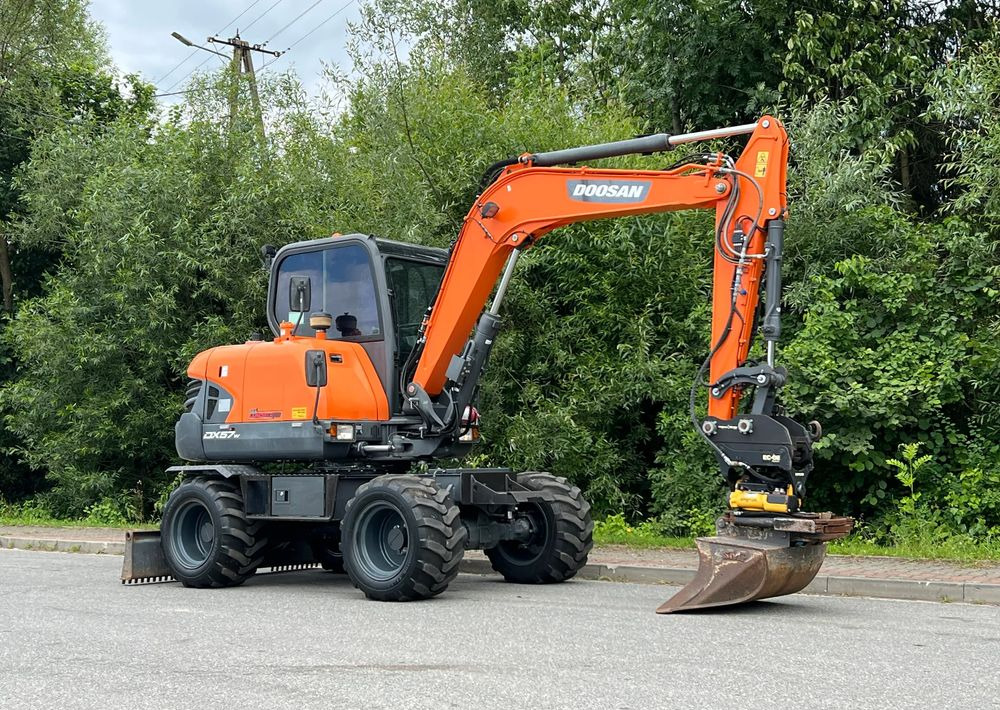 Doosan DOOSAN DX57W *ROTOTILT* 2200 Motogodzin JAK NOWA KOPARKA KOŁOWA STAN PERFEKCYJNY SPROWADZONA - Pelle sur pneus: photos 2 Doosan DOOSAN DX57W *ROTOTILT* 2200 Motogodzin JAK NOWA KOPARKA KOŁOWA STAN PERFEKCYJNY SPROWADZONA - Pelle sur pneus: photos 2