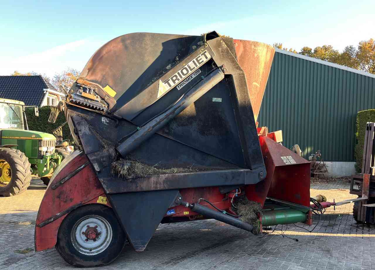 Trioliet Triomix 1200 zelfladende voermengwagen voermachines - Mélangeuse: photos 2 Trioliet Triomix 1200 zelfladende voermengwagen voermachines - Mélangeuse: photos 2