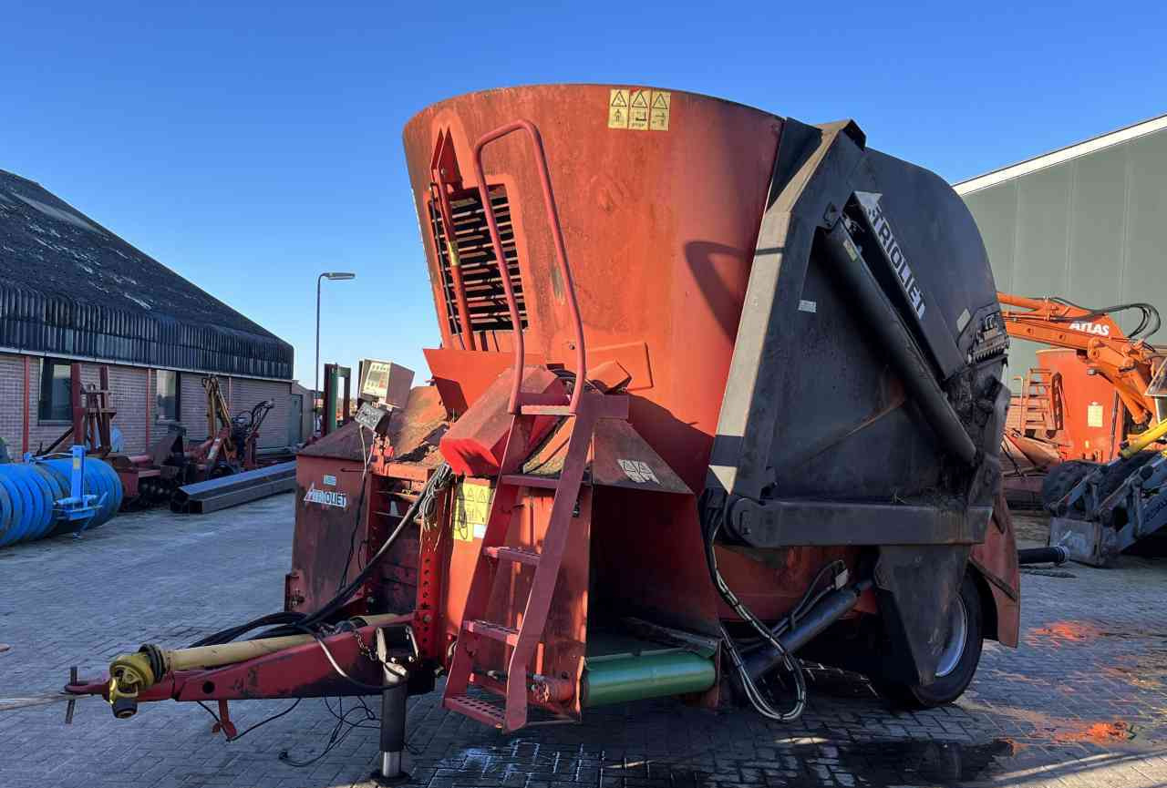 Trioliet Triomix 1200 zelfladende voermengwagen voermachines - Mélangeuse: photos 5 Trioliet Triomix 1200 zelfladende voermengwagen voermachines - Mélangeuse: photos 5