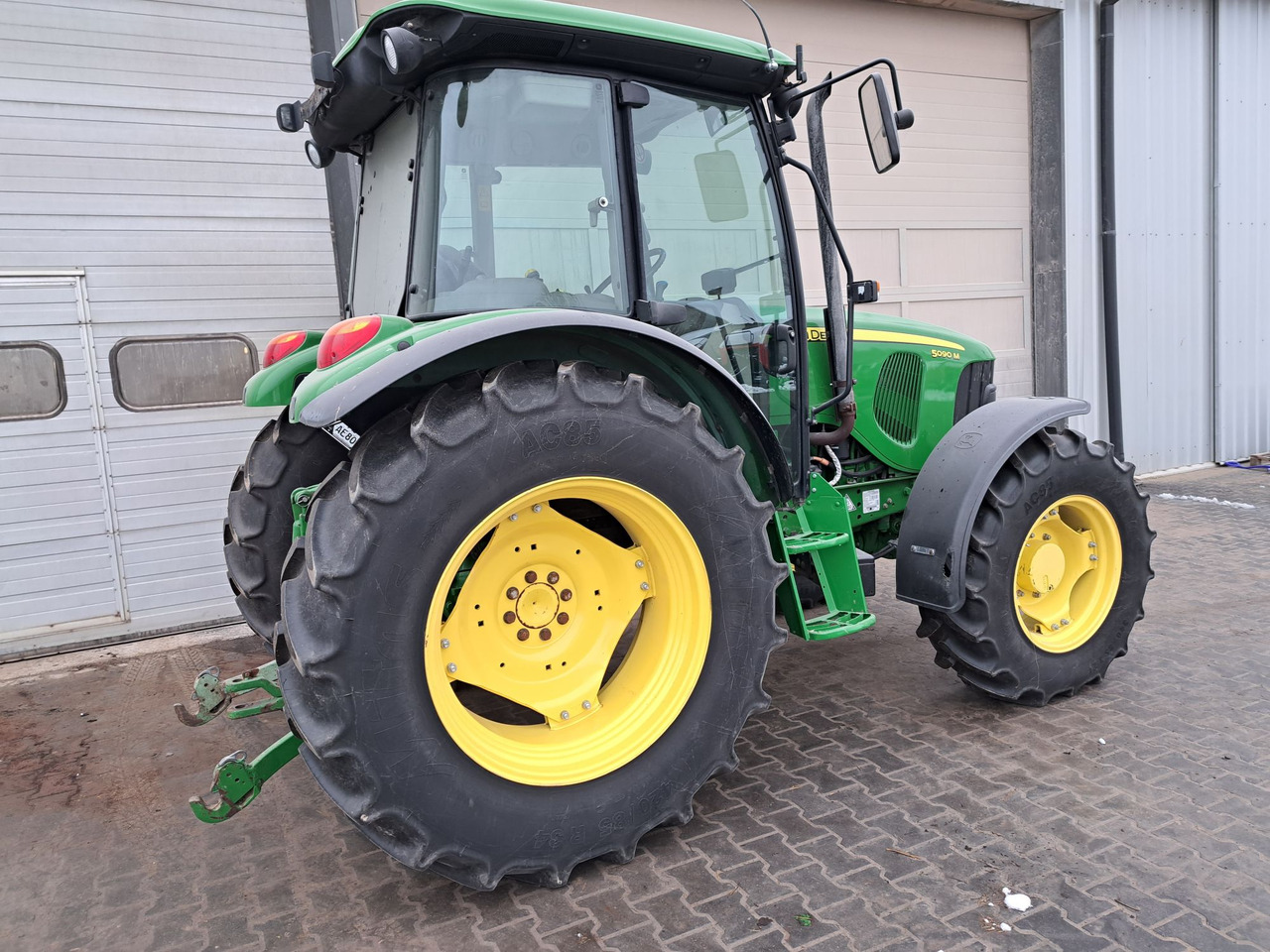 Ciągnik John Deere 5090m - Tracteur agricole: photos 5 Ciągnik John Deere 5090m - Tracteur agricole: photos 5