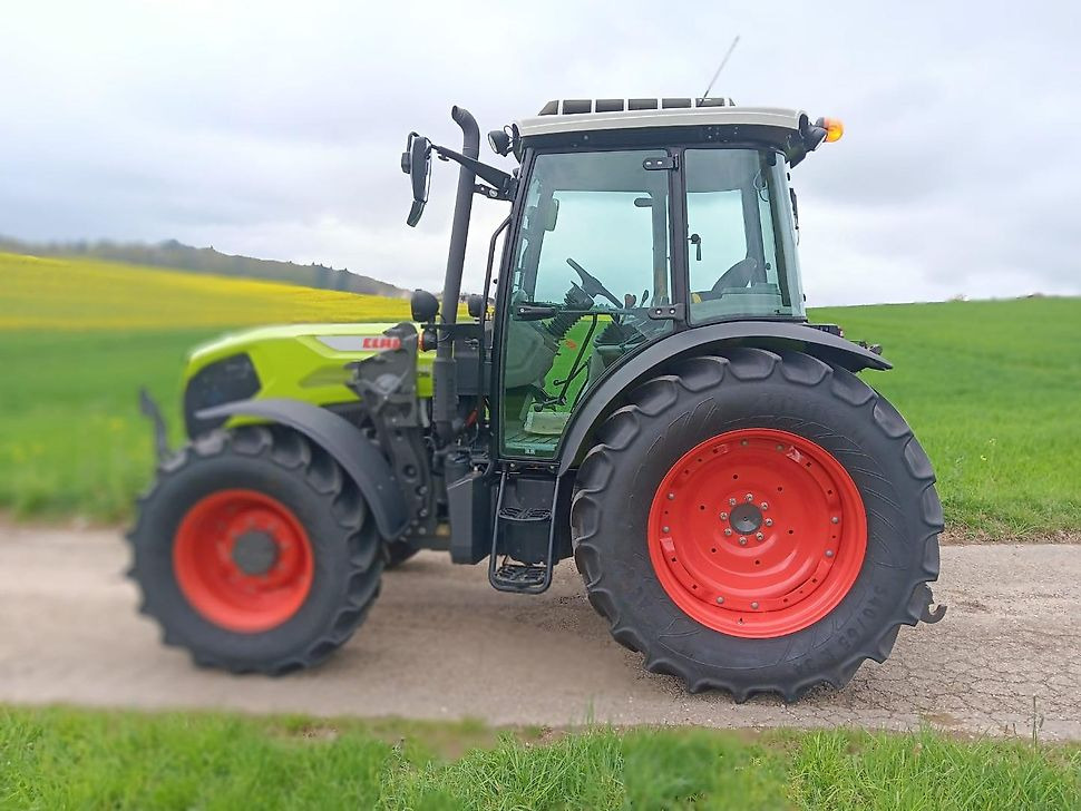 Claas CLAAS AXOS 240 Traktor Schlepper Frontlader - Konsolen Klima - Tracteur agricole: photos 2 Claas CLAAS AXOS 240 Traktor Schlepper Frontlader - Konsolen Klima - Tracteur agricole: photos 2