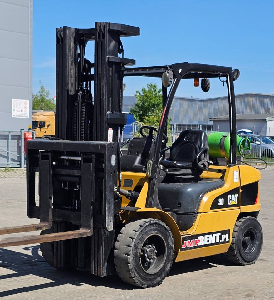 CAT GP 30 N - Chariot élévateur à gaz: photos 5 CAT GP 30 N - Chariot élévateur à gaz: photos 5