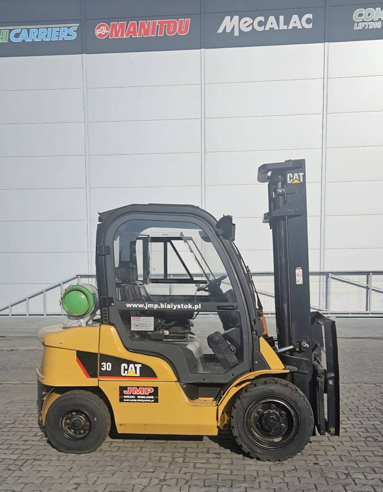 CAT GP 30 N - Chariot élévateur à gaz: photos 4 CAT GP 30 N - Chariot élévateur à gaz: photos 4