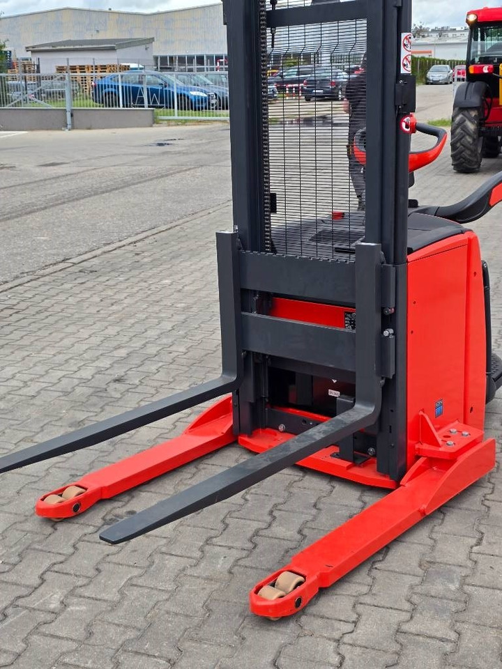 Chariot à mât rétractable neuf Linde L 14 AS AP Li-ION NEW UNUSED: photos 19 Chariot à mât rétractable neuf Linde L 14 AS AP Li-ION NEW UNUSED: photos 19