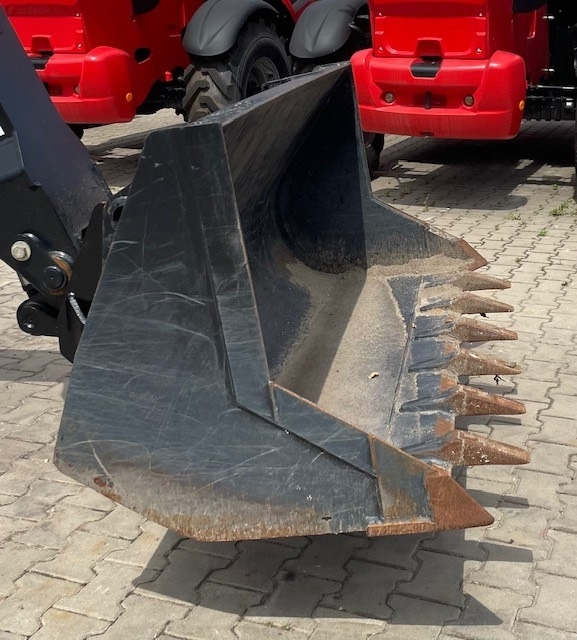 Manitou CBC 650 L 1850 - Godet pour Engins de chantier: photos 3 Manitou CBC 650 L 1850 - Godet pour Engins de chantier: photos 3