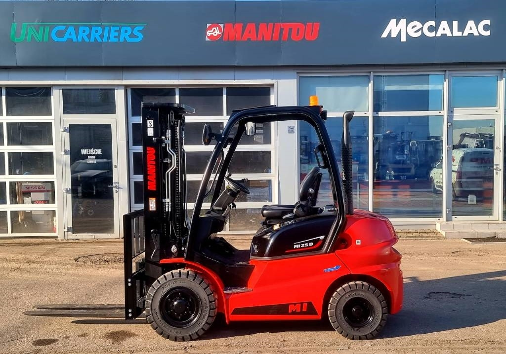 Manitou MI 25 D UNUSED SALE !! - Chariot élévateur diesel: photos 4 Manitou MI 25 D UNUSED SALE !! - Chariot élévateur diesel: photos 4